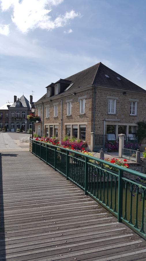 Le Lion Verd Putanges-le-Lac Bagian luar foto